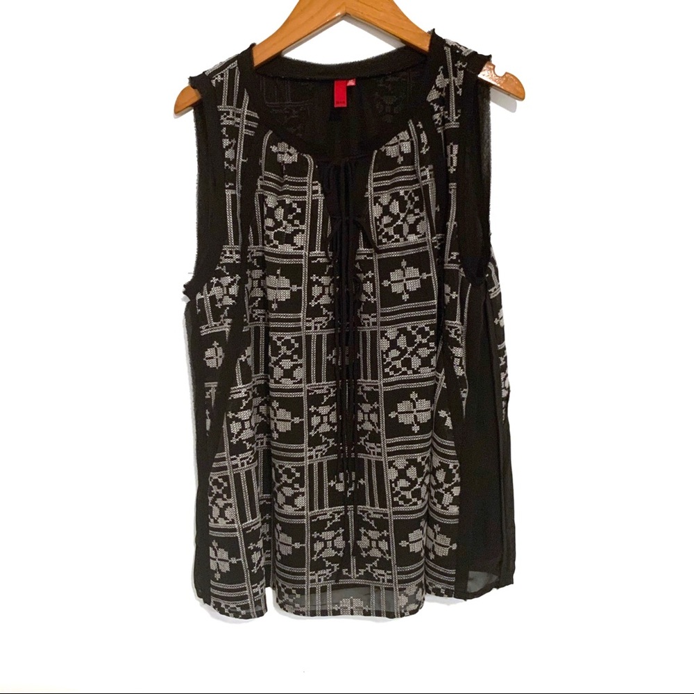 5/48 Black&White Embroidered Tank Sz LG NWOT